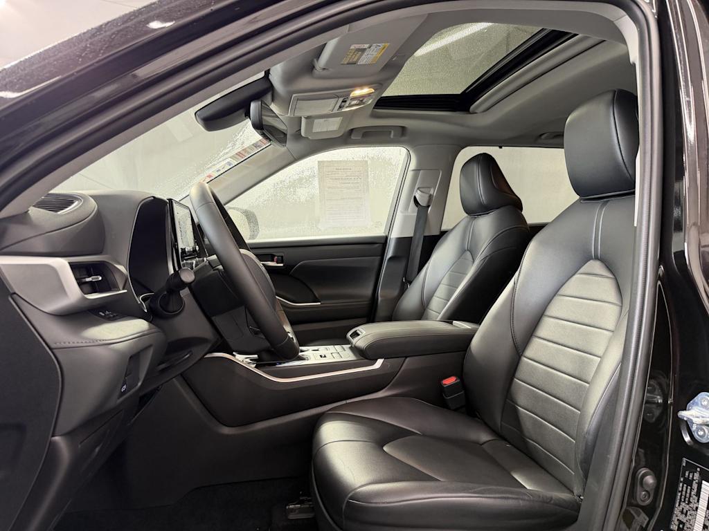 Thumbnail: 2021 Toyota Highlander - 9