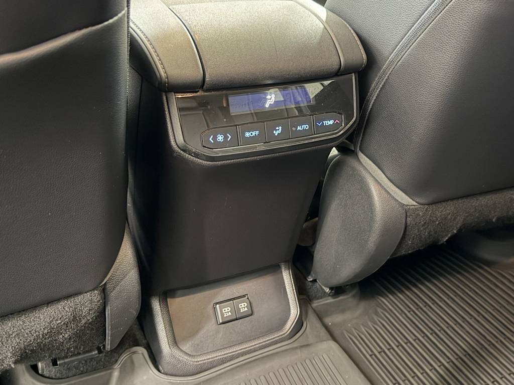 Thumbnail: 2021 Toyota Highlander - 17