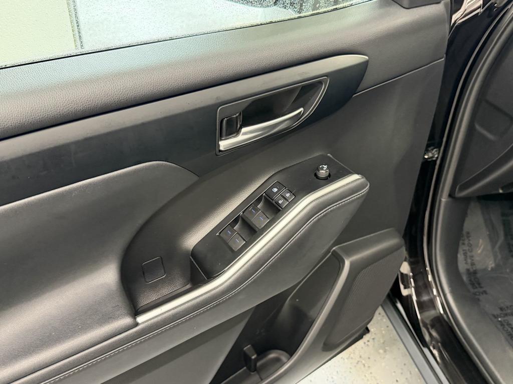 Thumbnail: 2021 Toyota Highlander - 19