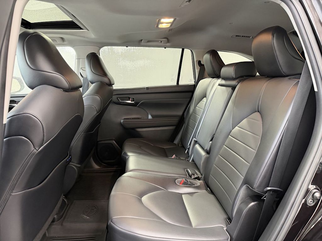 Thumbnail: 2021 Toyota Highlander - 10