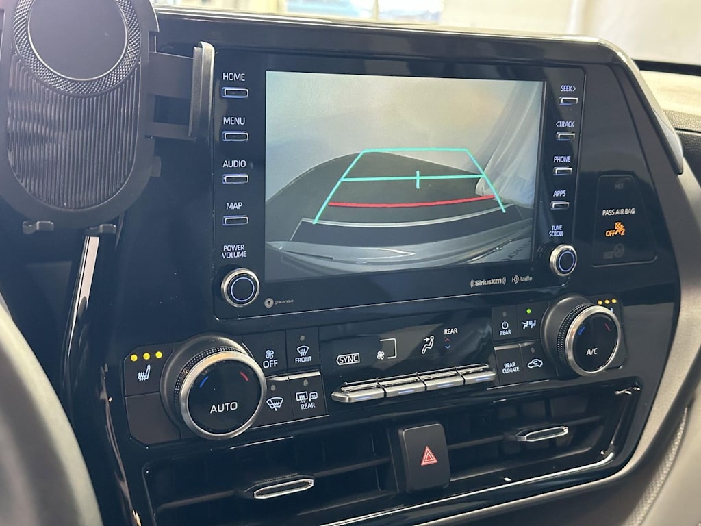 Thumbnail: 2022 Toyota Highlander - 11