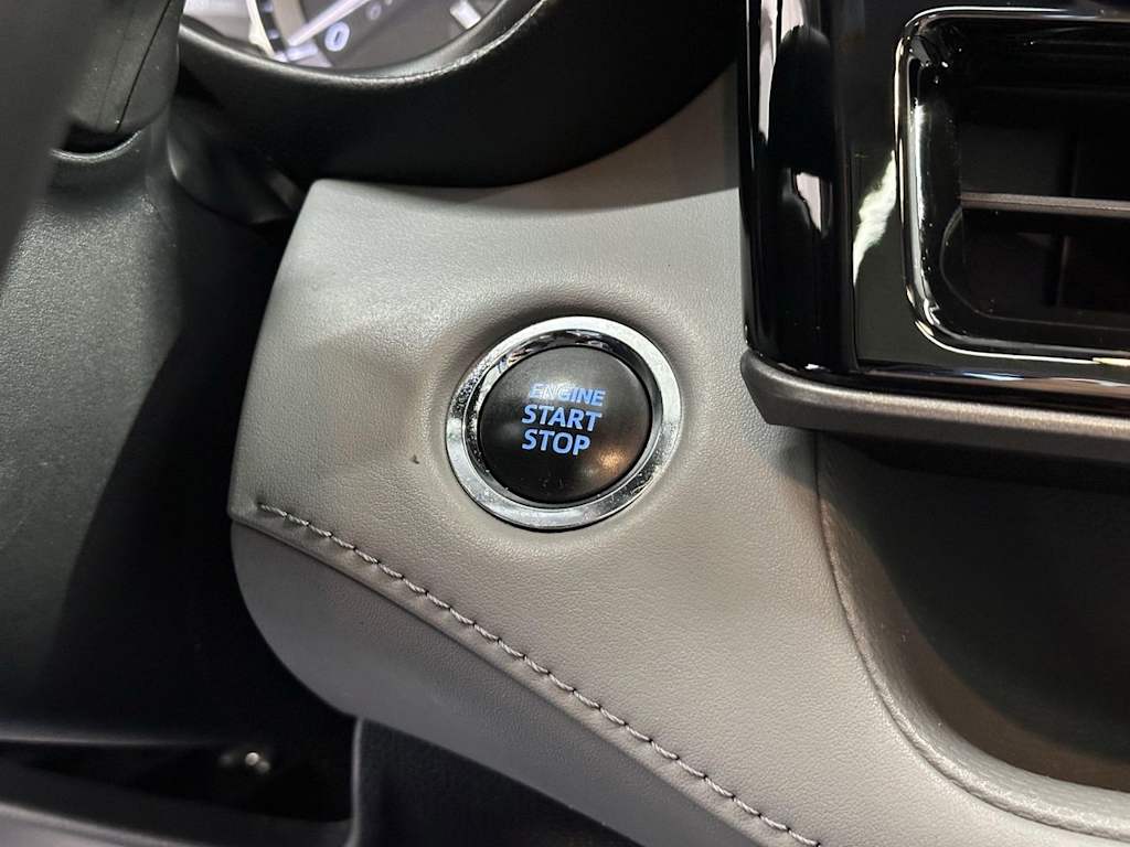 Thumbnail: 2022 Toyota Highlander - 22