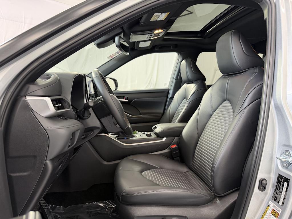 Thumbnail: 2025 Toyota Highlander - 9