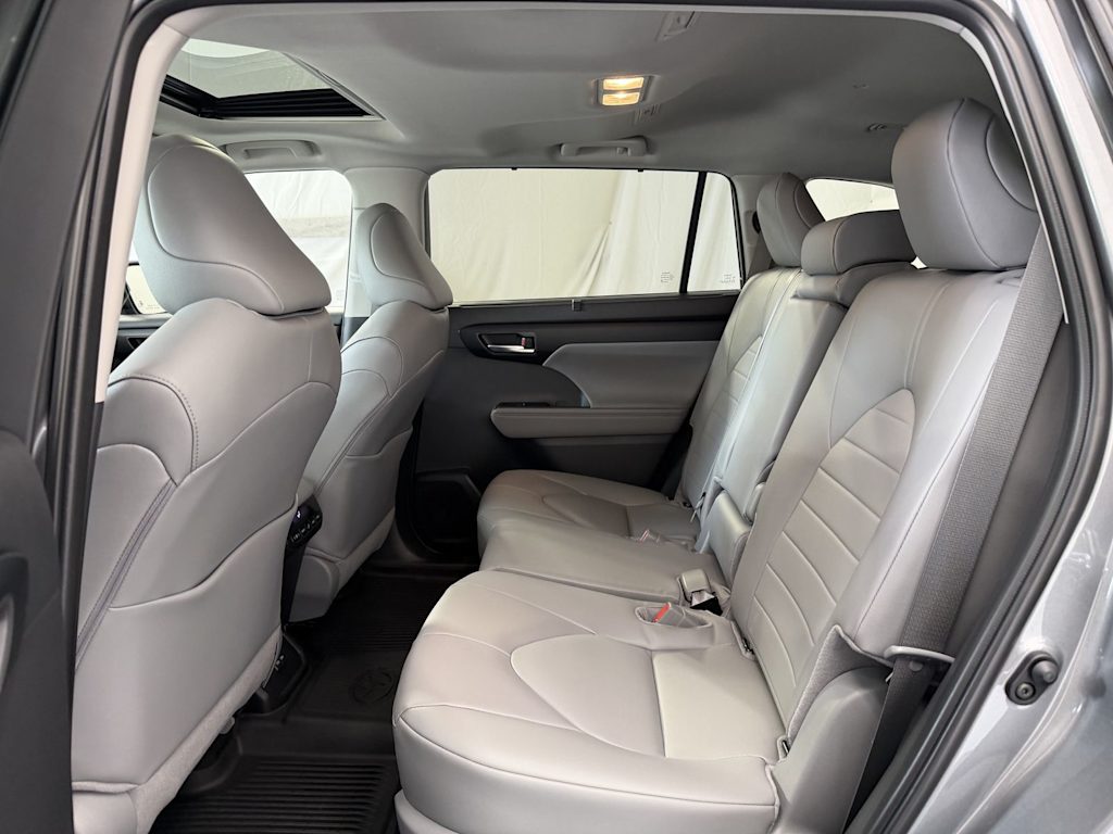 Thumbnail: 2026 Toyota Highlander - 10