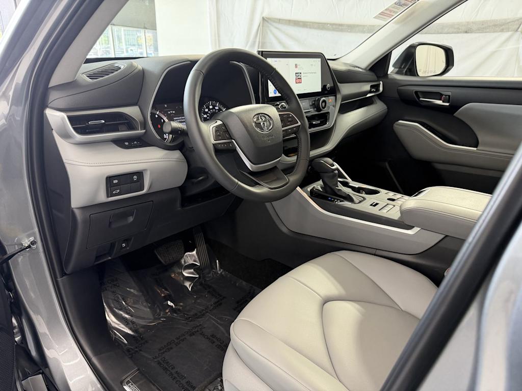Thumbnail: 2026 Toyota Highlander - 2