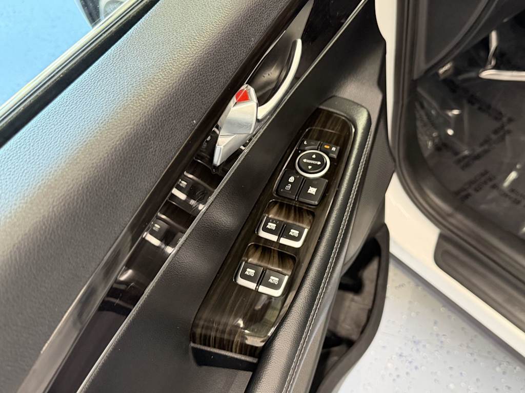 Thumbnail: 2020 Kia Sorento - 20