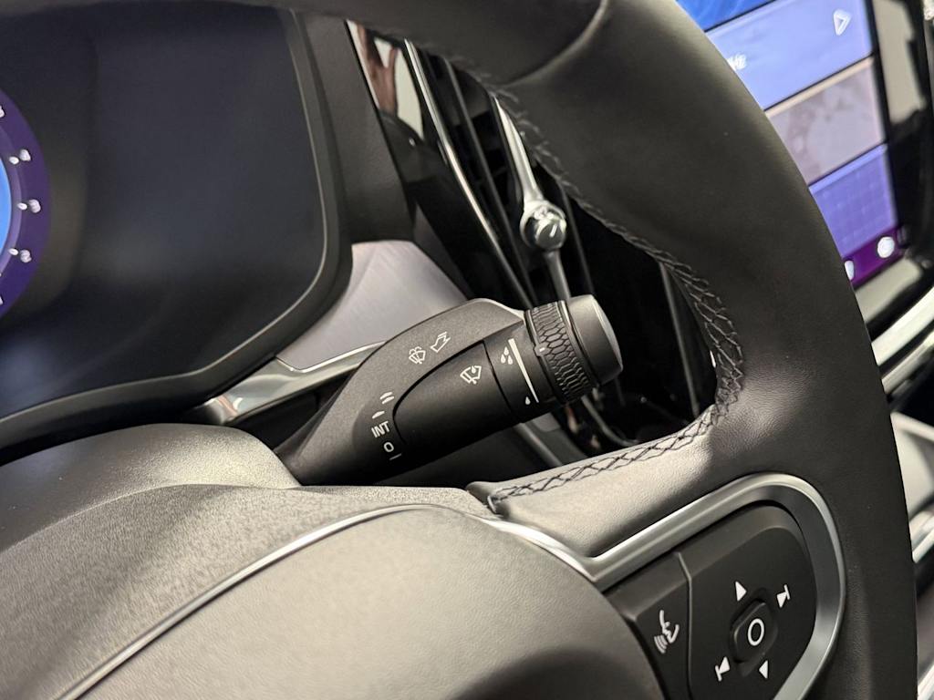 Thumbnail: 2024 Volvo S60 - 21