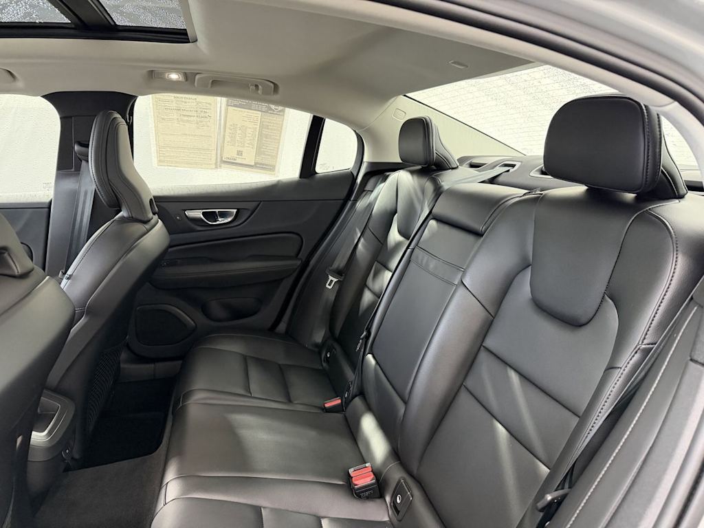 Thumbnail: 2024 Volvo S60 - 10