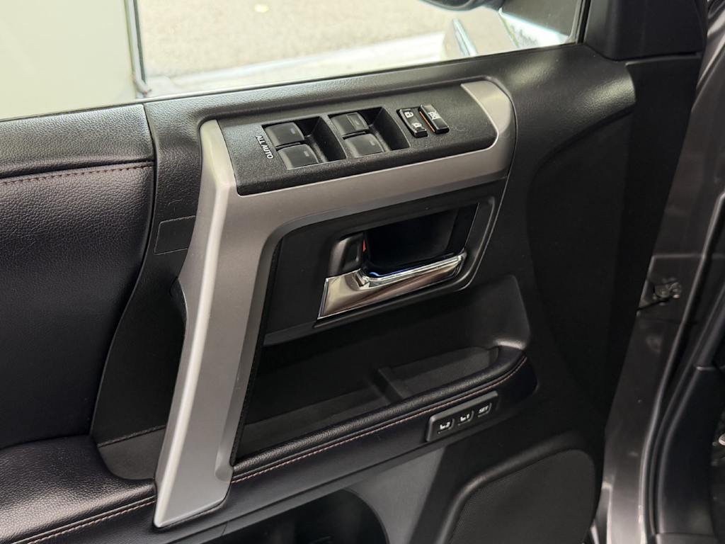 Thumbnail: 2019 Toyota 4Runner - 19