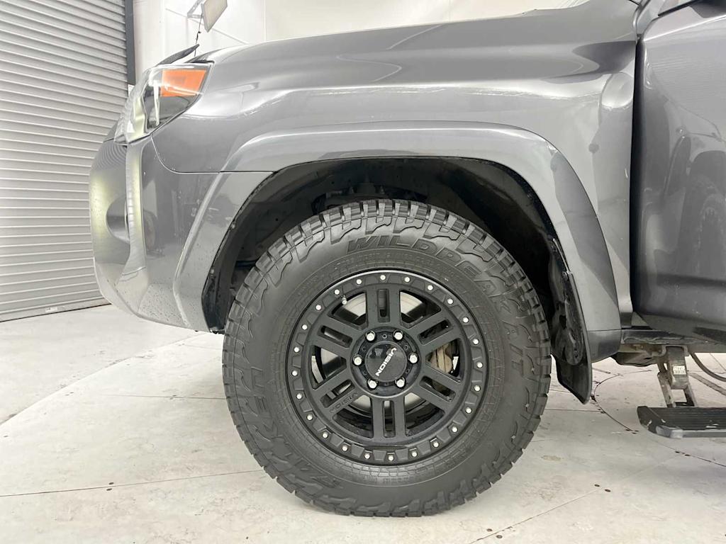 Thumbnail: 2020 Toyota 4Runner - 6