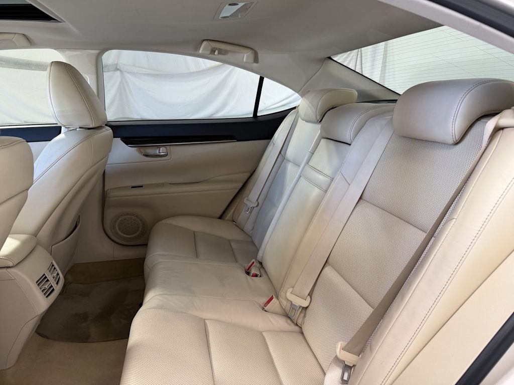 Thumbnail: 2013 Lexus ES - 10