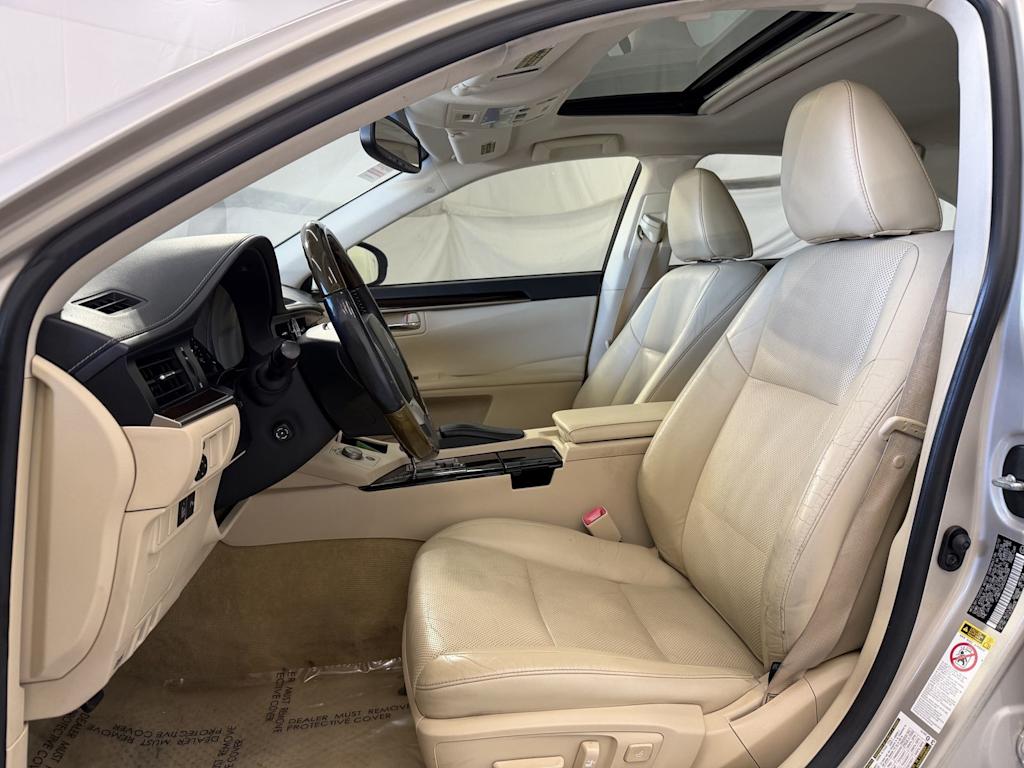Thumbnail: 2013 Lexus ES - 9