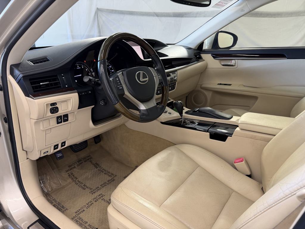 Thumbnail: 2013 Lexus ES - 2