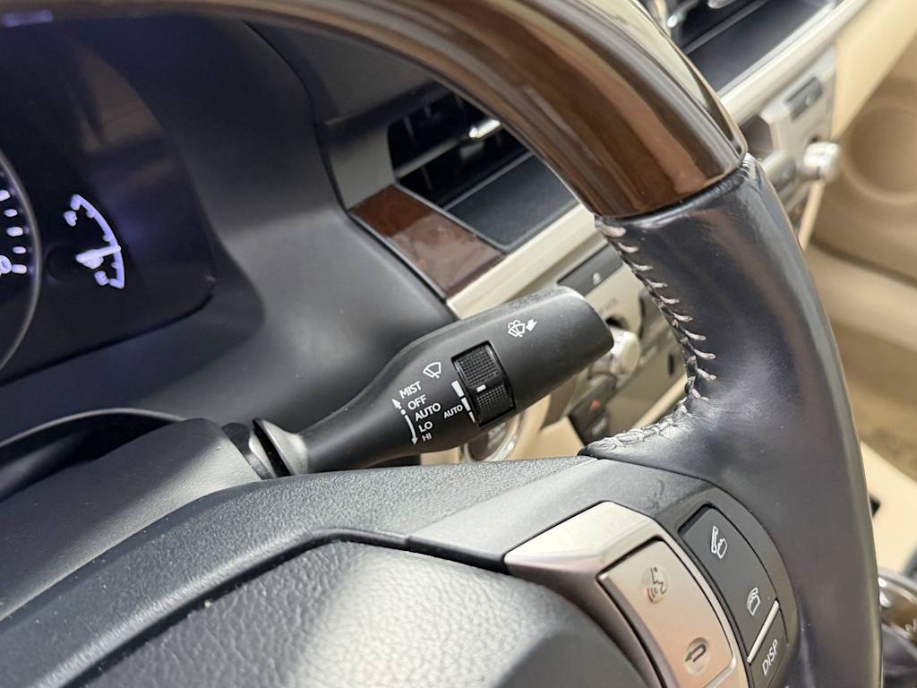 Thumbnail: 2013 Lexus ES - 14