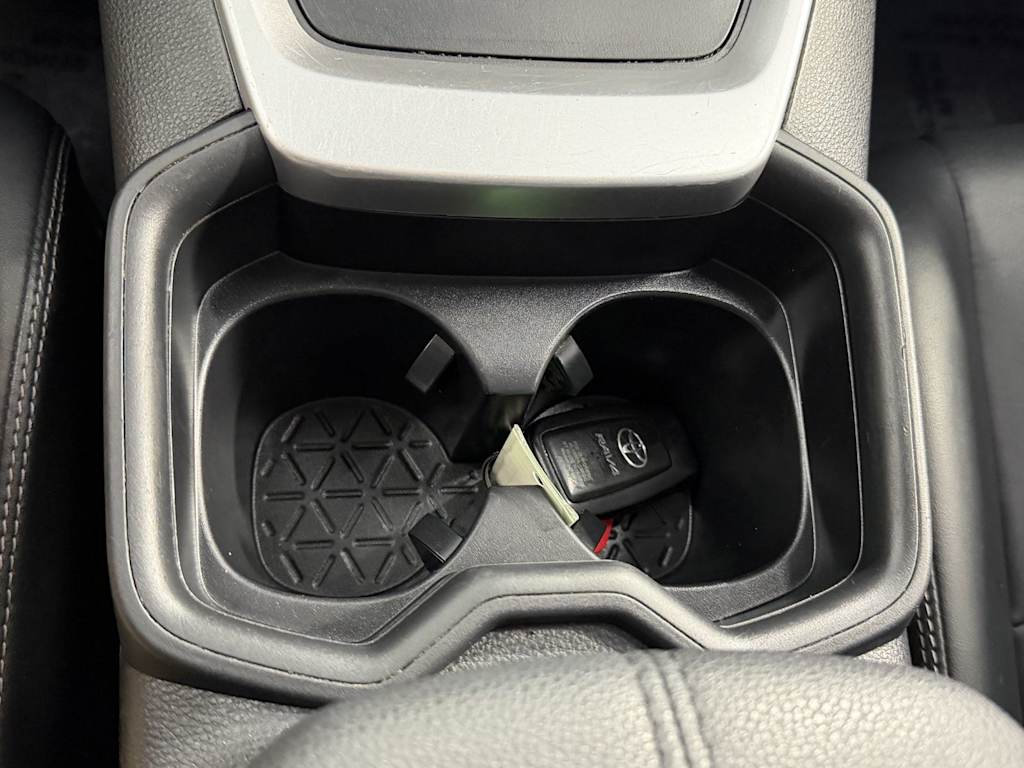 Thumbnail: 2021 Toyota RAV4 - 24