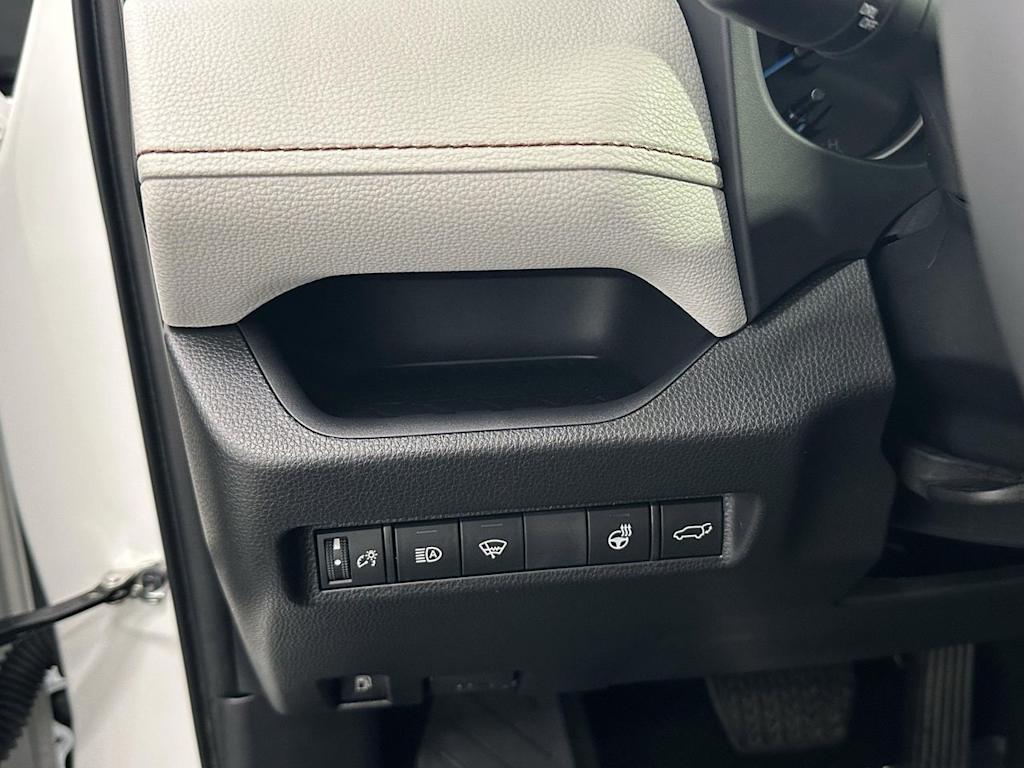 Thumbnail: 2022 Toyota RAV4 - 20