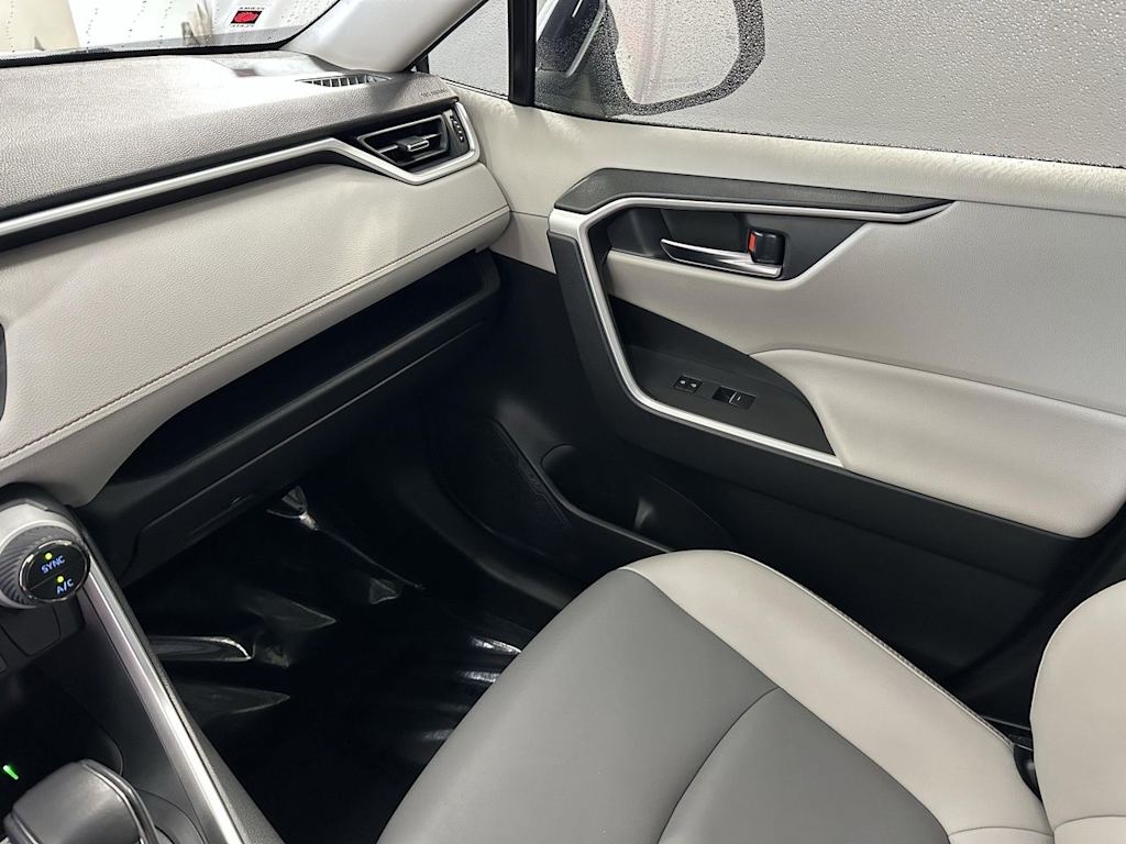 Thumbnail: 2022 Toyota RAV4 - 23