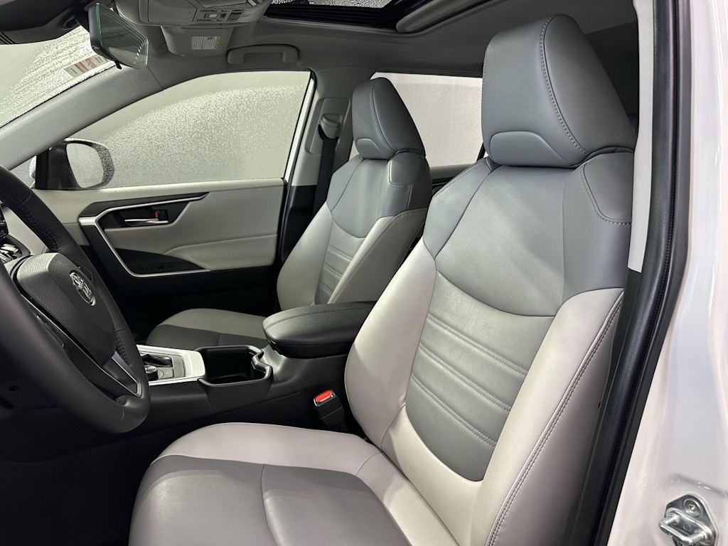 Thumbnail: 2022 Toyota RAV4 - 10