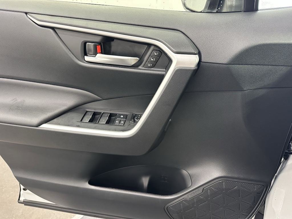 Thumbnail: 2023 Toyota RAV4 - 18