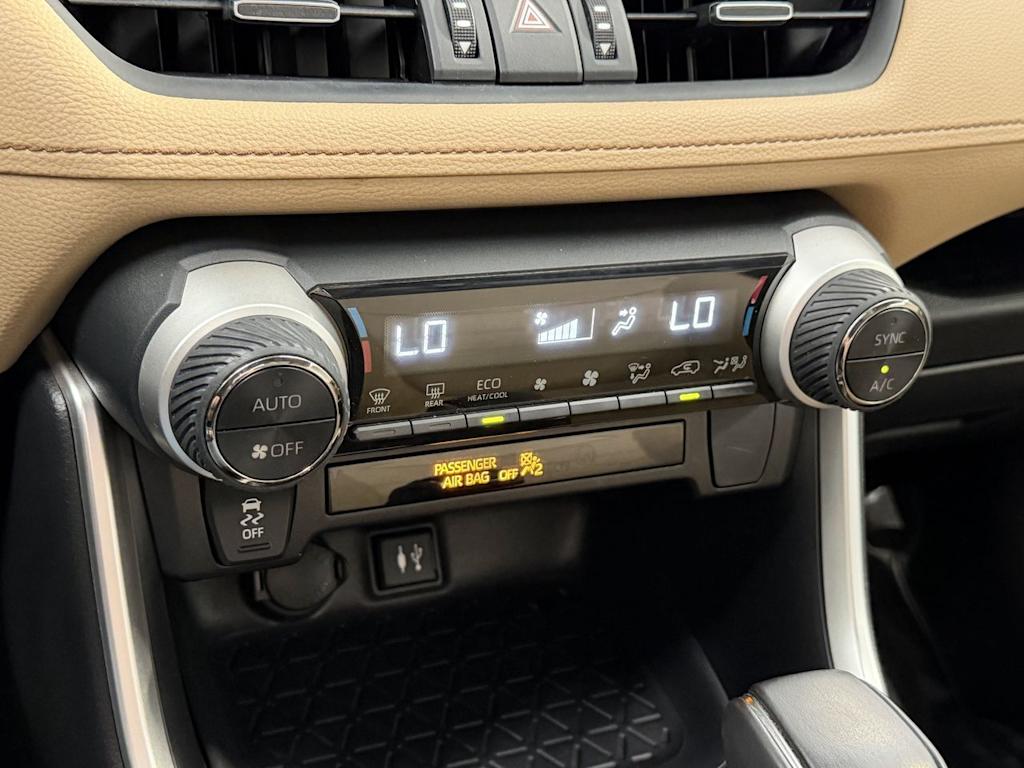Thumbnail: 2019 Toyota RAV4 - 23