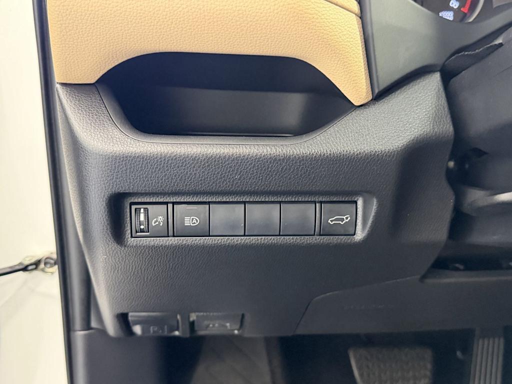Thumbnail: 2019 Toyota RAV4 - 20