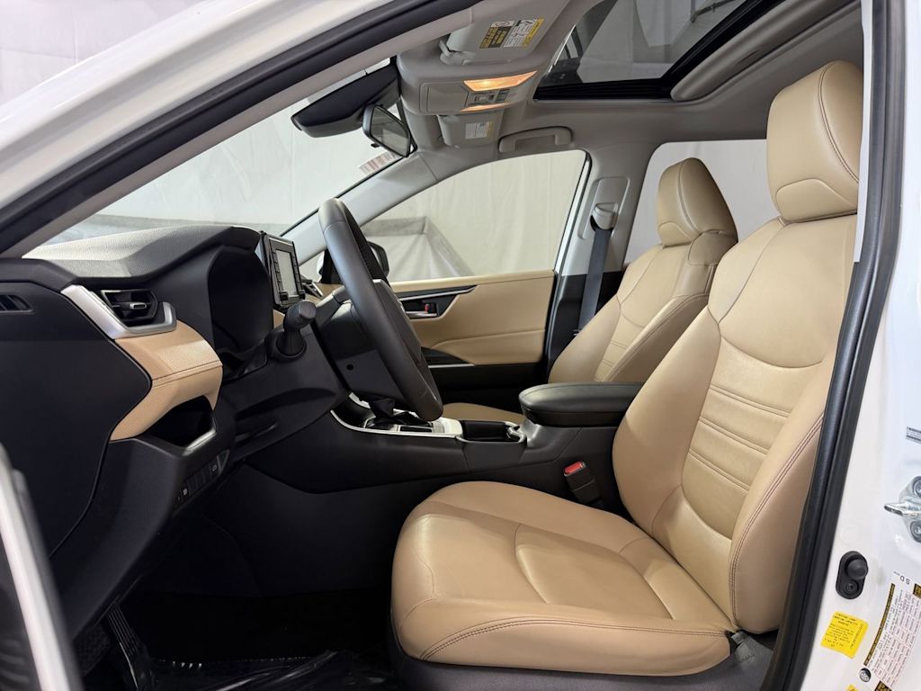 Thumbnail: 2019 Toyota RAV4 - 9