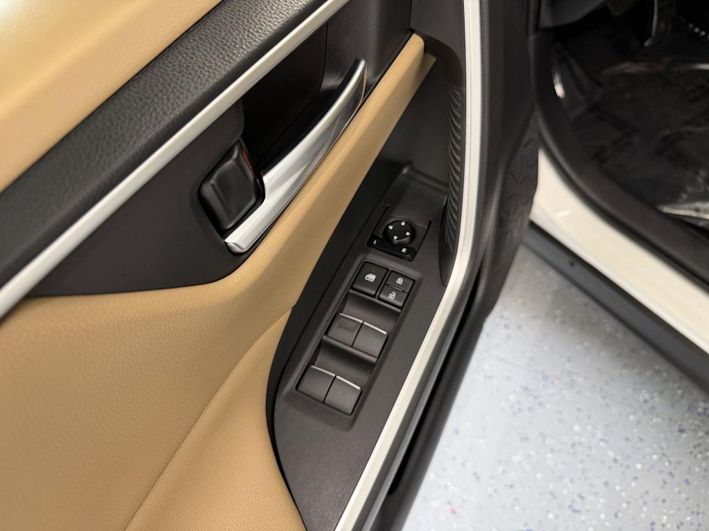Thumbnail: 2019 Toyota RAV4 - 18