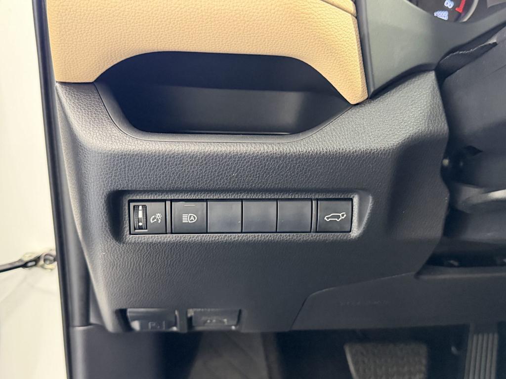Thumbnail: 2019 Toyota RAV4 - 20