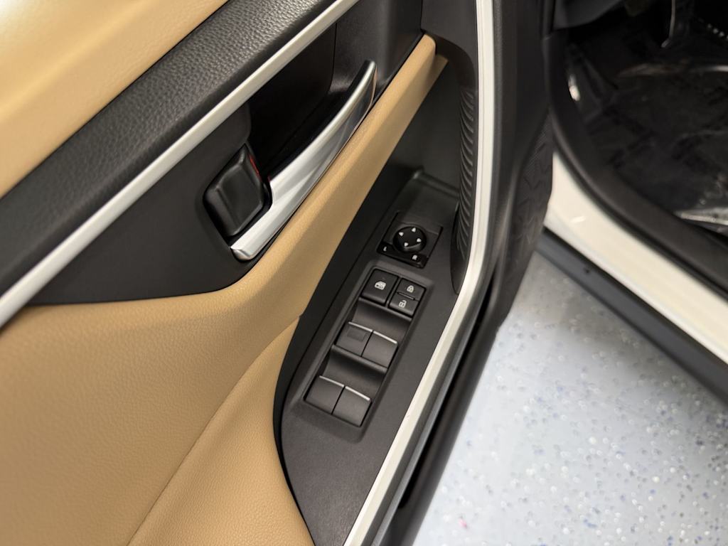 Thumbnail: 2019 Toyota RAV4 - 18