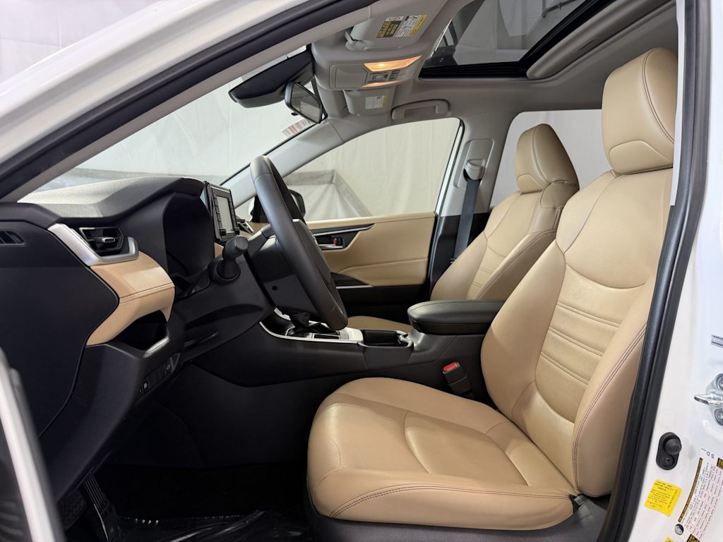 Thumbnail: 2019 Toyota RAV4 - 9