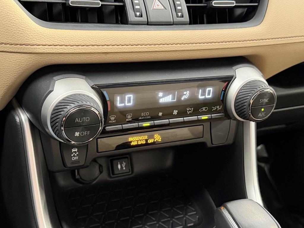 Thumbnail: 2019 Toyota RAV4 - 23
