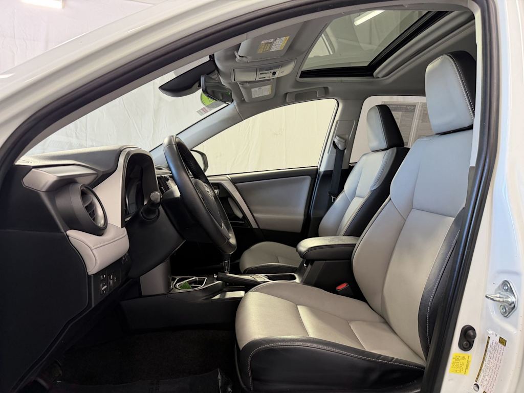 Thumbnail: 2018 Toyota RAV4 - 9