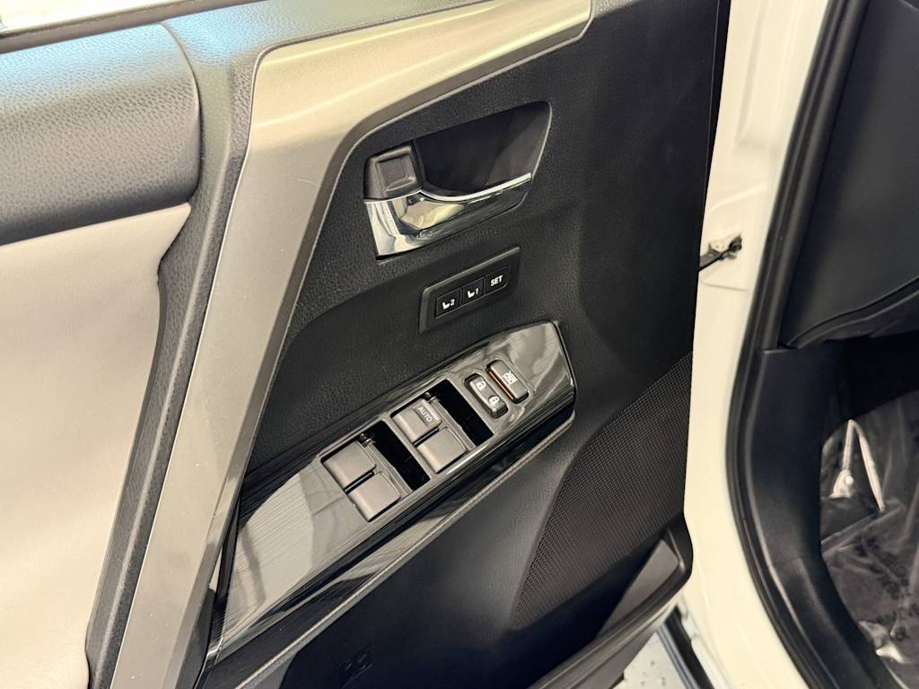 Thumbnail: 2018 Toyota RAV4 - 18