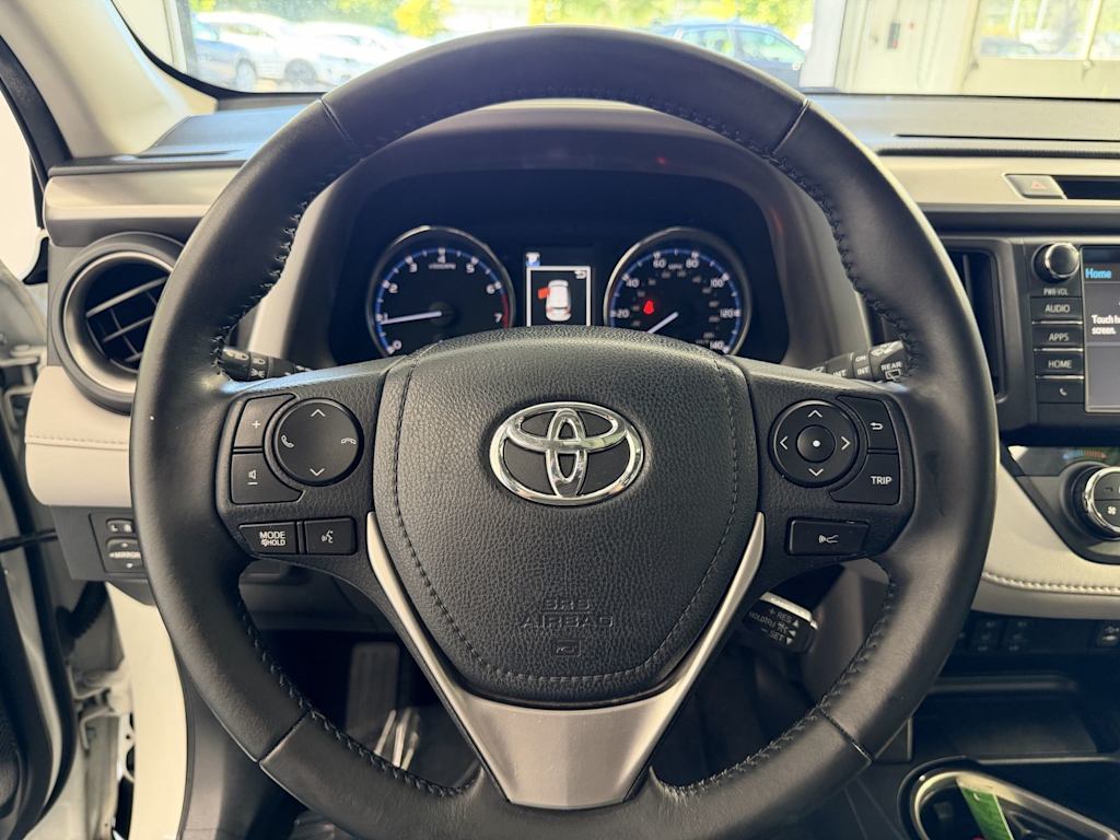 Thumbnail: 2018 Toyota RAV4 - 11