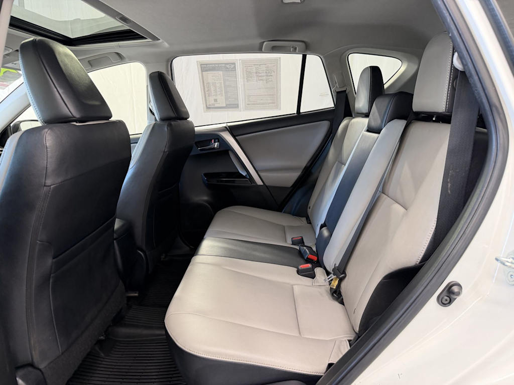 Thumbnail: 2018 Toyota RAV4 - 10