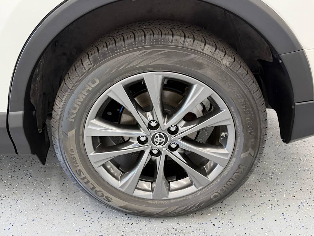 Thumbnail: 2018 Toyota RAV4 - 7