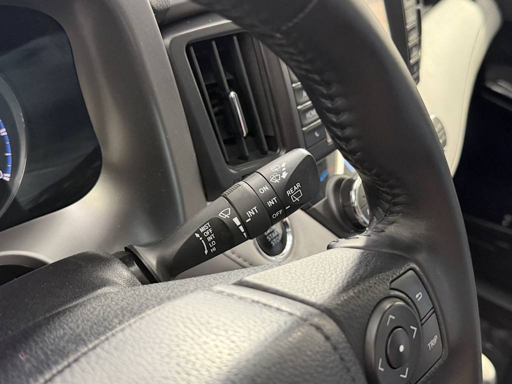 Thumbnail: 2018 Toyota RAV4 - 21
