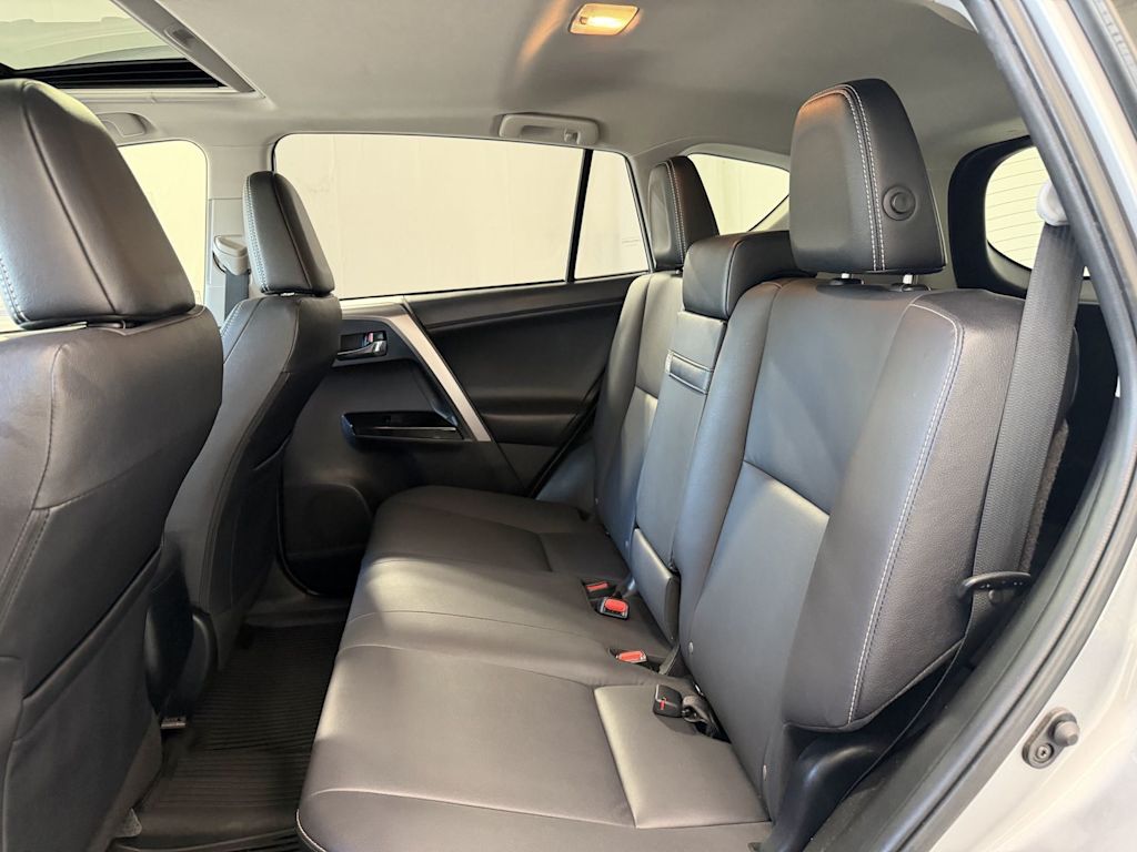 Thumbnail: 2018 Toyota RAV4 - 10