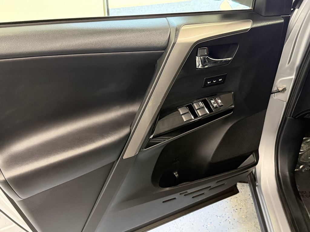 Thumbnail: 2018 Toyota RAV4 - 19
