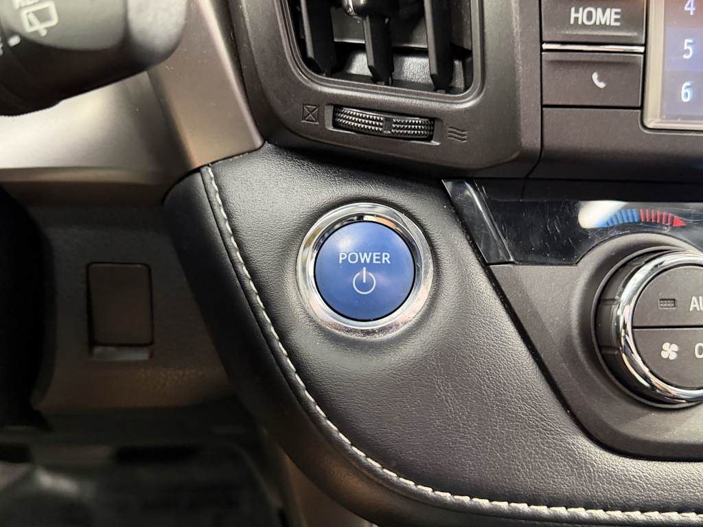 Thumbnail: 2018 Toyota RAV4 - 21