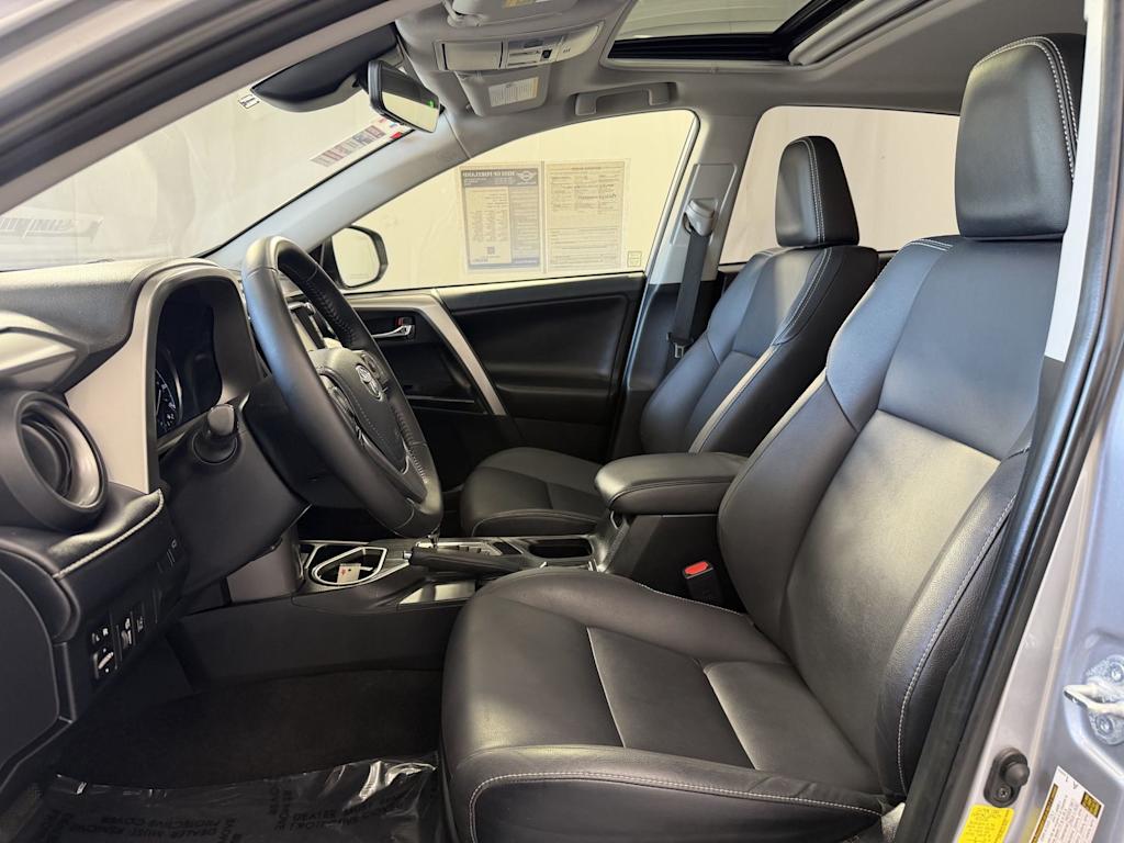 Thumbnail: 2018 Toyota RAV4 - 9