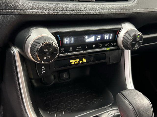 Thumbnail: 2021 Toyota RAV4 - 22