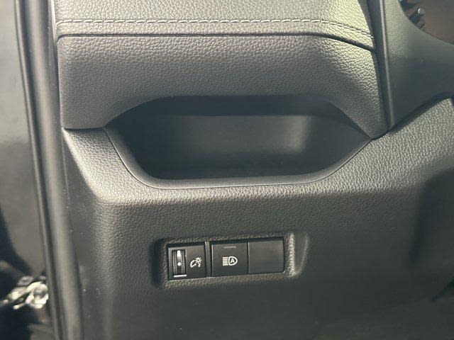 Thumbnail: 2021 Toyota RAV4 - 19