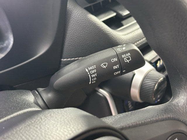 Thumbnail: 2021 Toyota RAV4 - 20