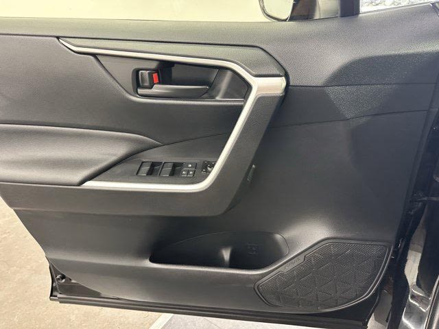 Thumbnail: 2021 Toyota RAV4 - 18