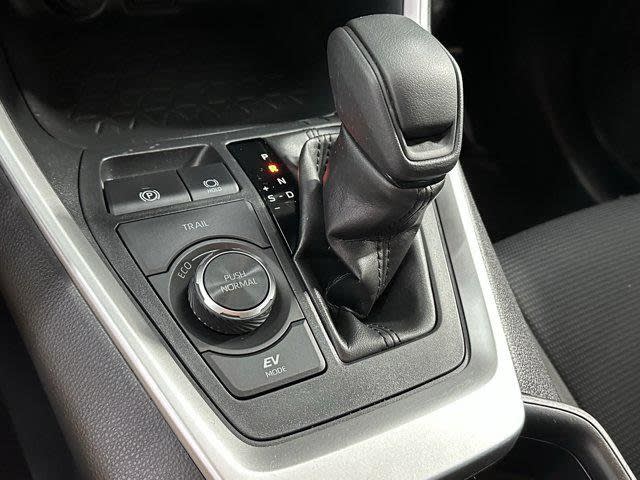 Thumbnail: 2021 Toyota RAV4 - 23