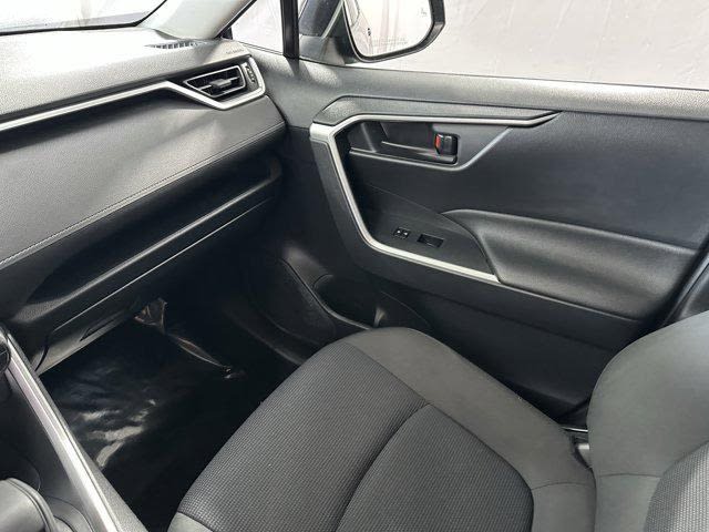 Thumbnail: 2021 Toyota RAV4 - 25