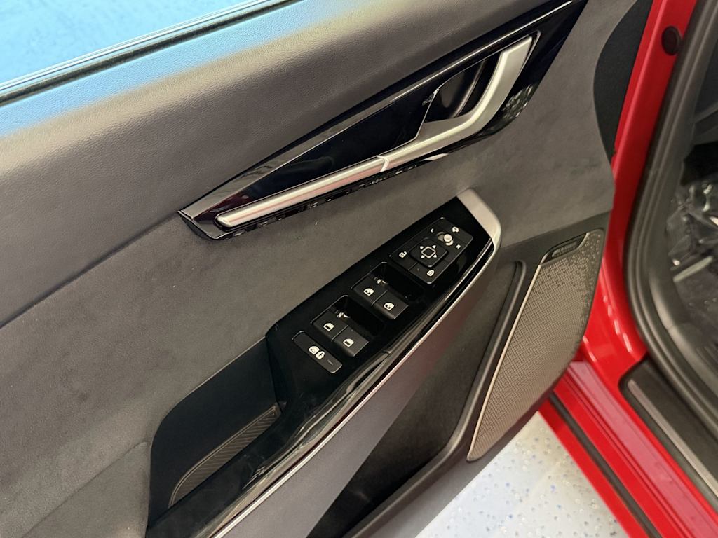 Thumbnail: 2023 Kia EV6 - 17