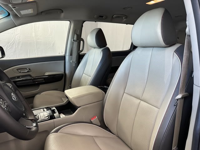 2016 Kia Sedona SX 10