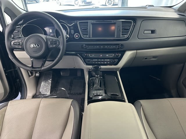 2016 Kia Sedona SX 9